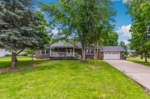 839 Riverside Dr, Dixon, IL 61021 - Photo 1