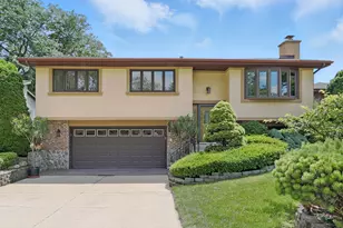 953 W Surrey Rd, Addison, IL 60101 - Photo 1