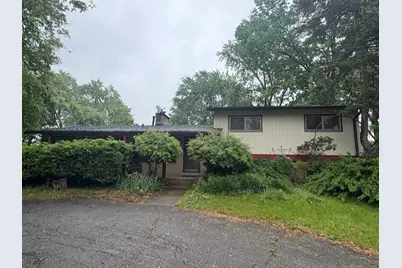 617 S Busse Road, Mount Prospect, IL 60056 - Photo 1