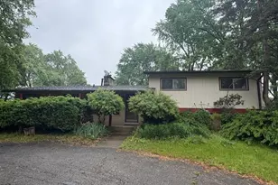 617 S Busse Rd, Mount Prospect, IL 60056 - Photo 1