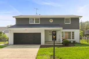 1707 N Park Dr, Mount Prospect, IL 60056 - Photo 1