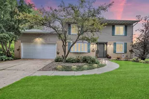 93 Faringdon Dr, Crystal Lake, IL 60014 - Photo 1