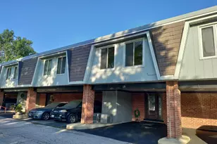 19 Cour Saint Tropez Ct, Palos Hills, IL 60465 - Photo 1