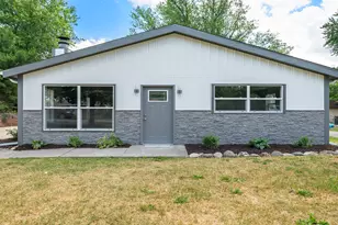 131 Wilson Ave, Machesney Park, IL 61115 - Photo 1