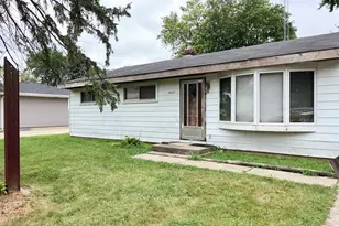 2408 Driftwood Dr, Holiday Hills, IL 60051 - Photo 1