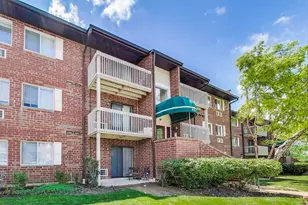 920 N Lakeside Dr, Vernon Hills, IL 60061 - Photo 1