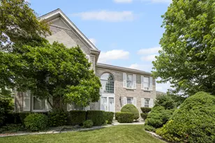 730 Kylemore Dr, Des Plaines, IL 60016 - Photo 1