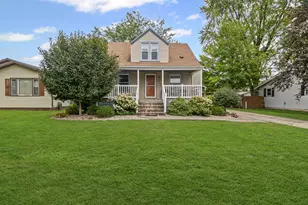 142 S Randolph Ave, Bradley, IL 60915 - Photo 1