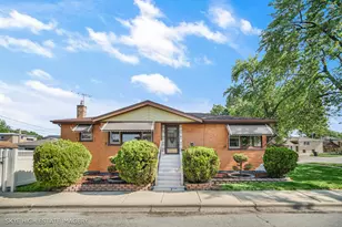 11258 S Trumbull Ave, Chicago, IL 60655 - Photo 1