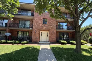 10501 S Highland Ave, Worth, IL 60482 - Photo 1