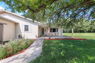 165 Valley View Dr, Seneca, IL 61360 - Photo 1