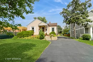 915 N Vail Ave, Arlington Heights, IL 60004 - Photo 1