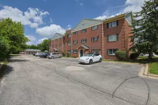 1520 N River W Ct, Mount Prospect, IL 60056 - Photo 1