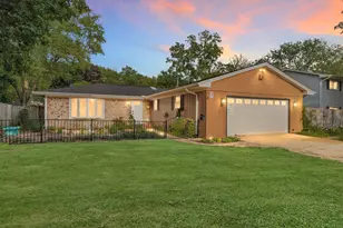 7 Walnut Dr, North Aurora, IL 60542 - Photo 1