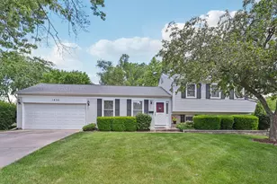 1430 Yorkshire Ln, Schaumburg, IL 60194 - Photo 1