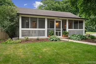 912 Jackson Ave, Saint Charles, IL 60174 - Photo 1