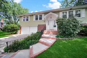 2S165 Huntington Ct, Glen Ellyn, IL 60137 - Photo 1