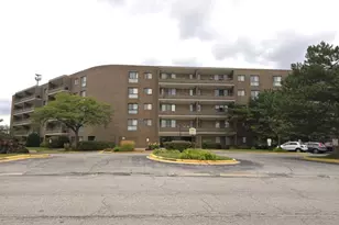 7 E Carriageway Dr, Hazel Crest, IL 60429 - Photo 1