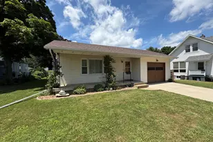 126 N Randolph St, Princeton, IL 61356 - Photo 1