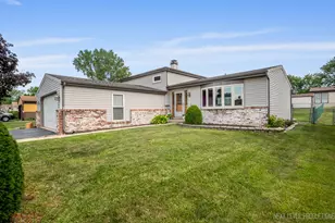 933 Saginaw Ct, Carol Stream, IL 60188 - Photo 1