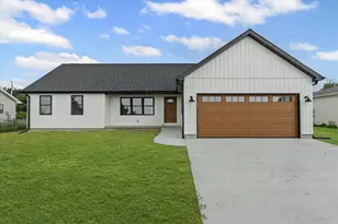 423 E Meuser Dr, Paxton, IL 60957 - Photo 1