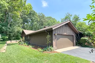 42W396 Hawthorne Ct, Saint Charles, IL 60175 - Photo 1