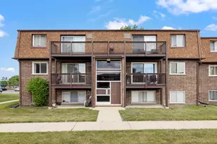 119 Boardwalk St, Elk Grove Village, IL 60007 - Photo 1