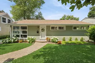 311 Garfield Ave, Libertyville, IL 60048 - Photo 1