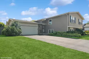 4325 Sandlewood Ln, Hoffman Estates, IL 60192 - Photo 1