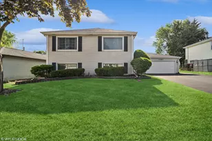 1583 Bayview Dr, Lake Zurich, IL 60047 - Photo 1