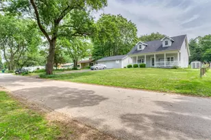 1927 Lakewood Dr, Wilmington, IL 60481 - Photo 1