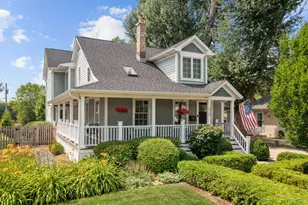 820 S Grove Ave, Barrington, IL 60010 - Photo 1