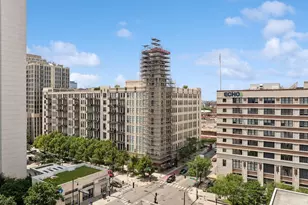 758 N Larrabee St, Chicago, IL 60654 - Photo 1