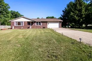 1005 Paul Dr, Saint Anne, IL 60964 - Photo 1