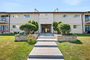 880 E Old Willow Rd, Prospect Heights, IL 60070 - Photo 1