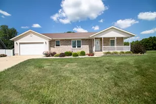 1642 Waterberry Ct, Bourbonnais, IL 60914 - Photo 1