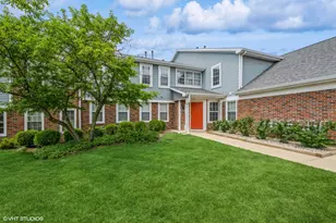 260 W Lynn Dr, Palatine, IL 60067 - Photo 1