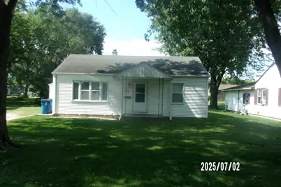 708 E Oak Street, Watseka, IL 60970 - Photo 1