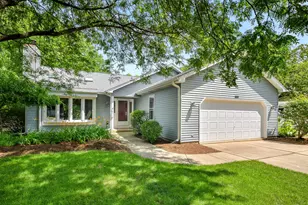 1101 Winnebago Trail, Batavia, IL 60510 - Photo 1