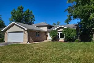 913 Dartmouth Ave, Matteson, IL 60443 - Photo 1