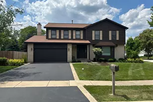 105 Golfview Cir, Prospect Heights, IL 60070 - Photo 1