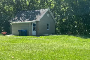 621 N Austin Ave, Waukegan, IL 60085 - Photo 1