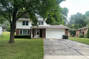 154 Howard Ave, East Dundee, IL 60118 - Photo 1