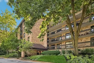 1671 Mission Hills Rd, Northbrook, IL 60062 - Photo 1