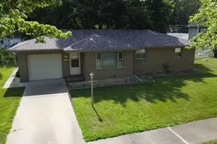 224 S Prairie Ave, Bradley, IL 60915 - Photo 1