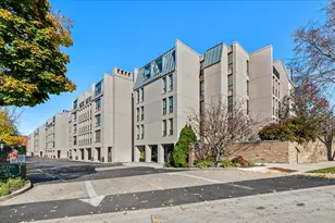 650 Winnetka Mews, Winnetka, IL 60093 - Photo 1