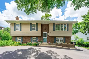 409 Maplewood Dr, Antioch, IL 60002 - Photo 1