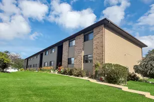 565 Dean Dr, South Elgin, IL 60177 - Photo 1