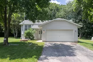 402 Staffordshire Dr, Poplar Grove, IL 61065 - Photo 1