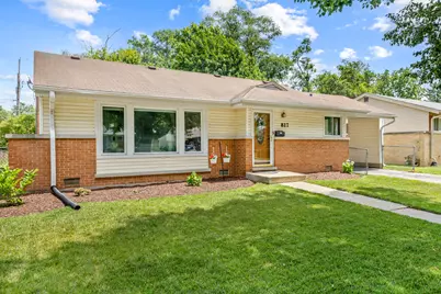 817 N Gibbons Avenue, Arlington Heights, IL 60004 - Photo 1